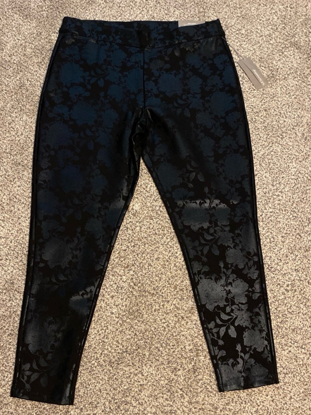 Soft Surroundings NWT Black Soft Essential Ponte Leggings in Rose Foil